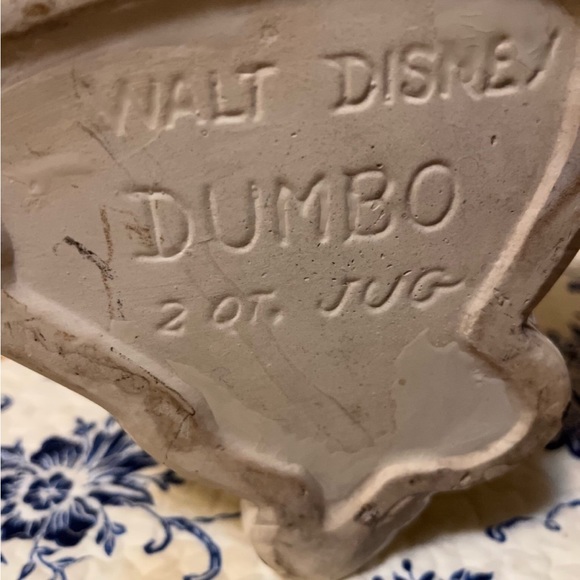 Disney Vintage Dumbo 2 Quart Pitcher 1940’s - Picture 3 of 10